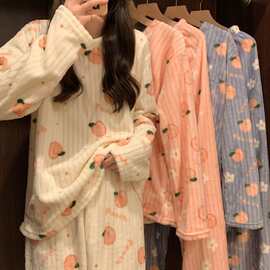 珊瑚绒睡衣女冬季加绒加厚保暖家居服印花水蜜桃小熊月牙套装