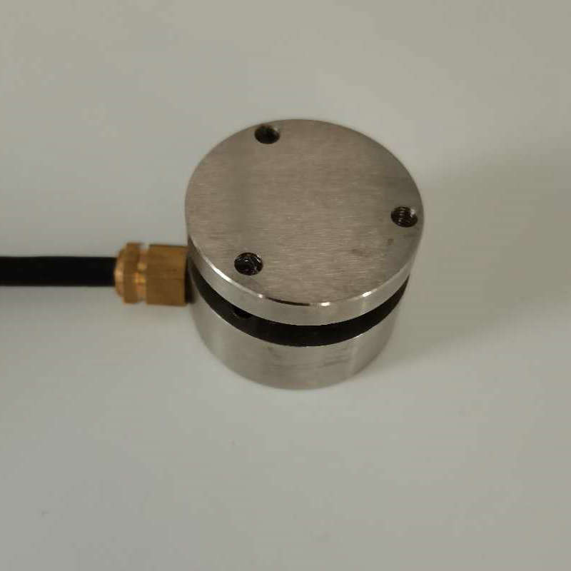 ����΢�͸�Ӧ��������ѹ�����ش�����΢��Ĥ�г��ش�����