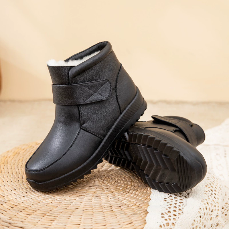 Зимние женские сапоги в наличии, хлопковые сапоги для пожилых, кожаные сапоги на флисовой подкладке из натуральной кожи, короткие шерстяные сапоги для женщин, нескользящие сапоги на плоской подошве для женщин среднего и старшего возраста.