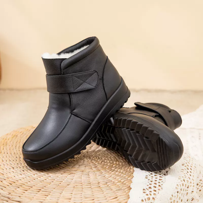 现货冬季妈妈靴老人棉鞋真皮加绒皮鞋羊毛短靴女中老年平底防滑靴