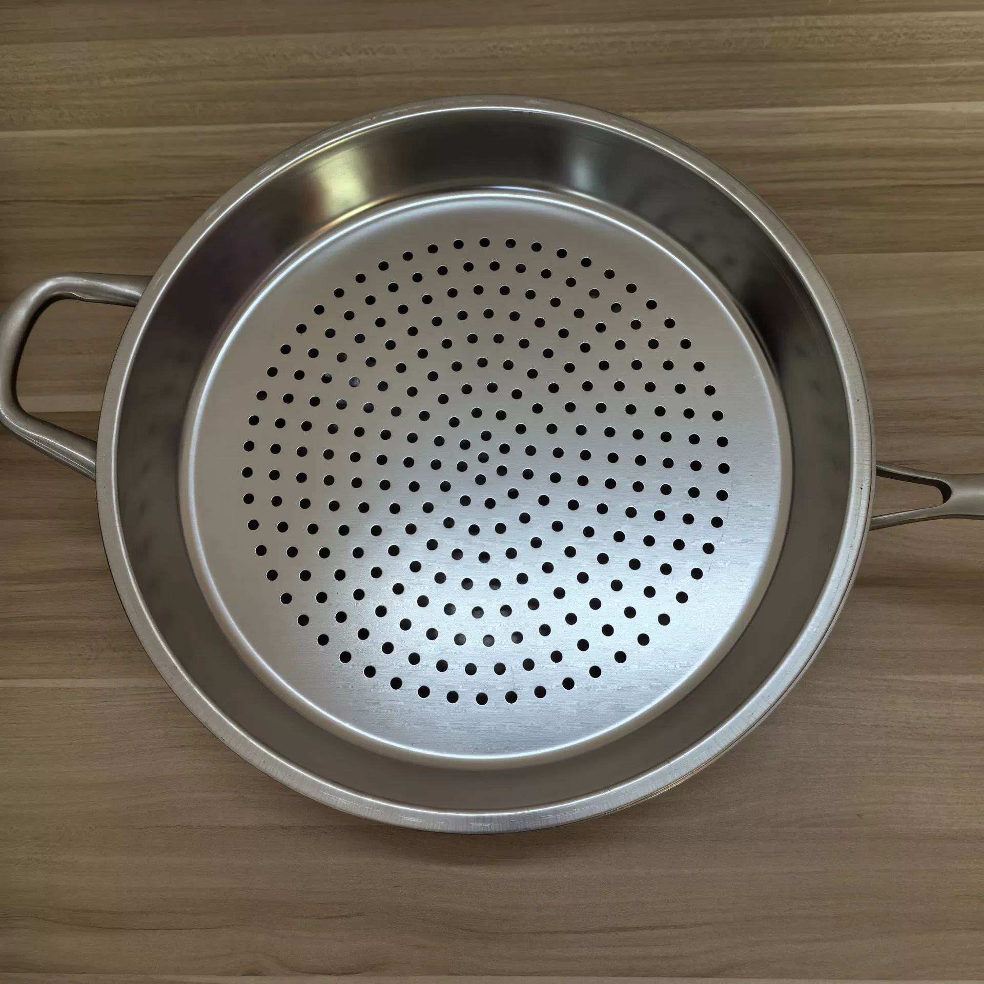 Round capacious steamer stainless steel, increased thickness