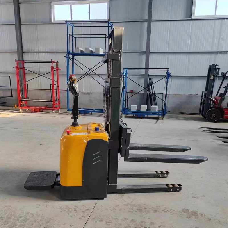 站立式电动堆高车 1.5吨堆高车价格可升降物流搬运车工厂用搬货车