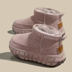 タイヤの厚い底の雪の靴の女性の2024年の冬の新型の低い手伝いの短い筒とベルベットの厚い保温は綿の靴を高くします。