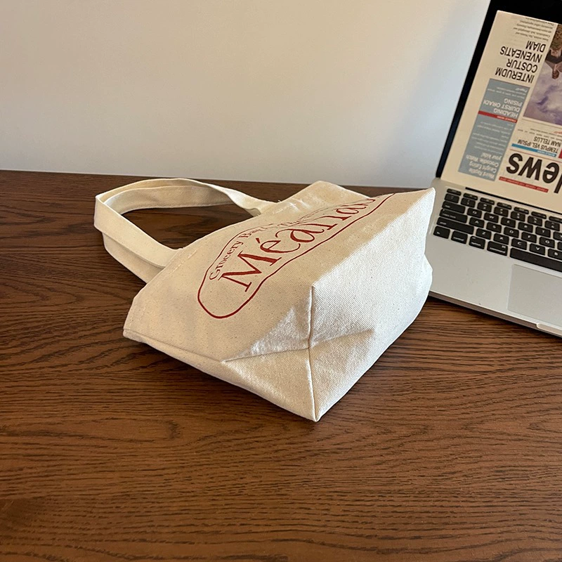 Канва мини-сумка Tote (MealTable) 29×17×10 см, молочно-белая с красной печатью, переносная маленькая сумка