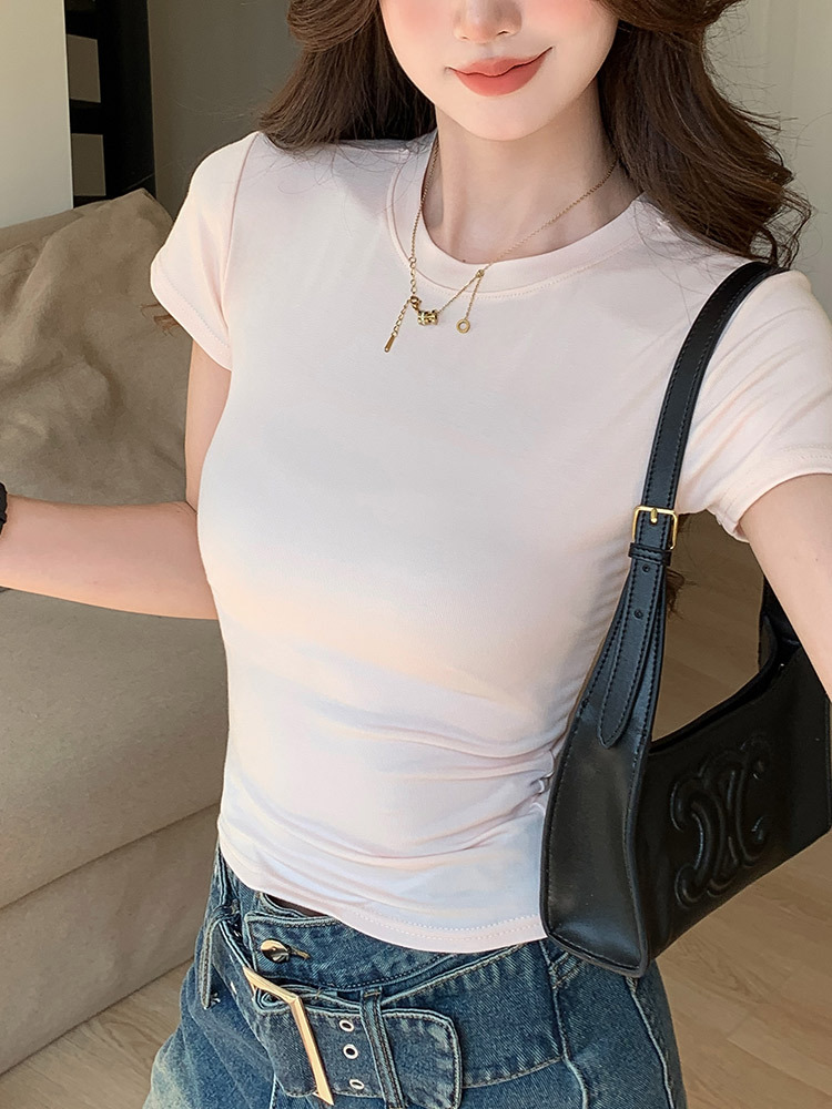 Summer design fashionable fitted T-shirt with a round collar, with short sleeve