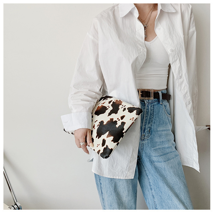 159g Weight Zipper Closure Type / Strap Type Clutch Bag Bags Type Casual, Daily Occasion Pu Leather Material Cows, Zebra, Leopard Pattern All Seasons Season Women's Gender Vintage Style, Classic Style Style Square Shape Small Size Women's Small Pu Leather Cows Zebra Leopard Vintage Style Classic Style Square Zipper Clutch Bag 16