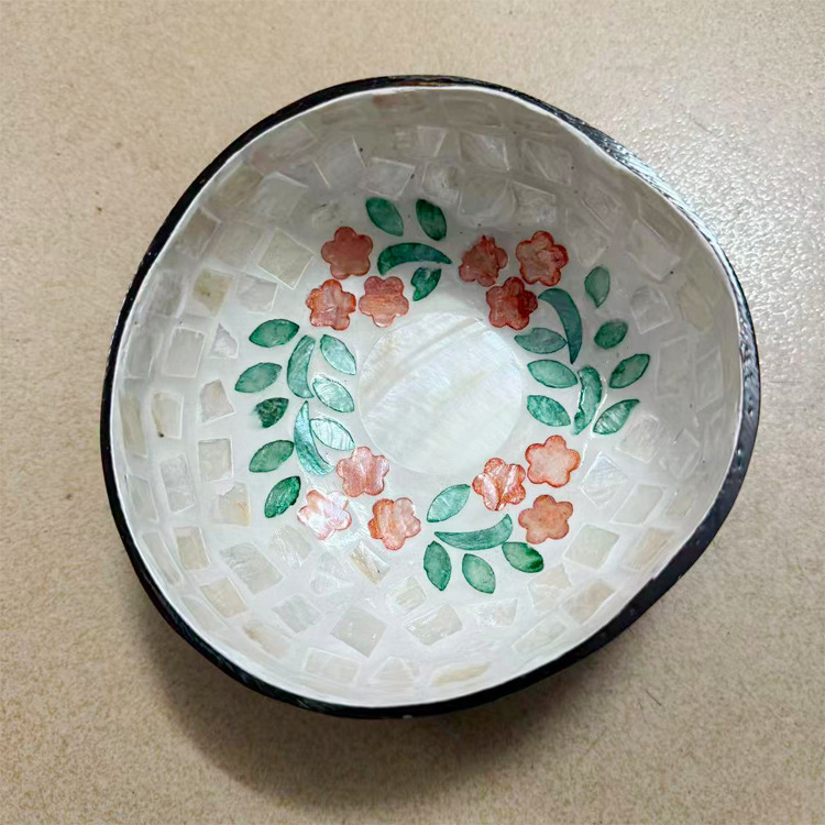 貝殻の彩色のココナッツの殻の碗は特色の民族の風情の食器の碗を象眼して家に飾って碗のタイ式の装飾品を収納します。|undefined