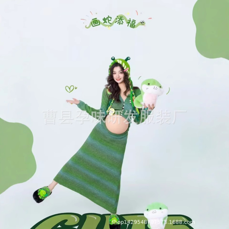 Photo Studio New Year of the Snake Small Fresh Cute Theme Big Belly Pregnant Mummy Indoor Photo Photography Art Photo Clothing Photo Studio New Year of the Snake Small Fresh Cute Theme Big Belly Pregnant Mummy Indoor Photo Photography Art Photo Clothing