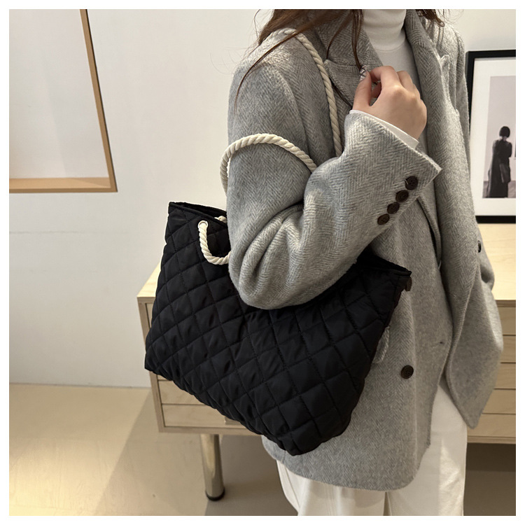 166g Weight Polyester Lining Material Sewing Thread Fashion Element Zipper Closure Type Double Shoulder Straps Strap Type Tote Bag Bags Type Casual, Daily, Shopping Occasion Nylon Material Solid Color, Lingge Pattern Autumn&Winter Season Women's Gender Classic Style Style Square Shape Women's Nylon Solid Color Lingge Classic Style Sewing Thread Square Zipper Tote Bag 17