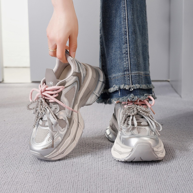 Giày sneaker nữ chunky đế dày 7,8cm mặt lưới thoáng khí dây ngọc trai — KD29E Màu be