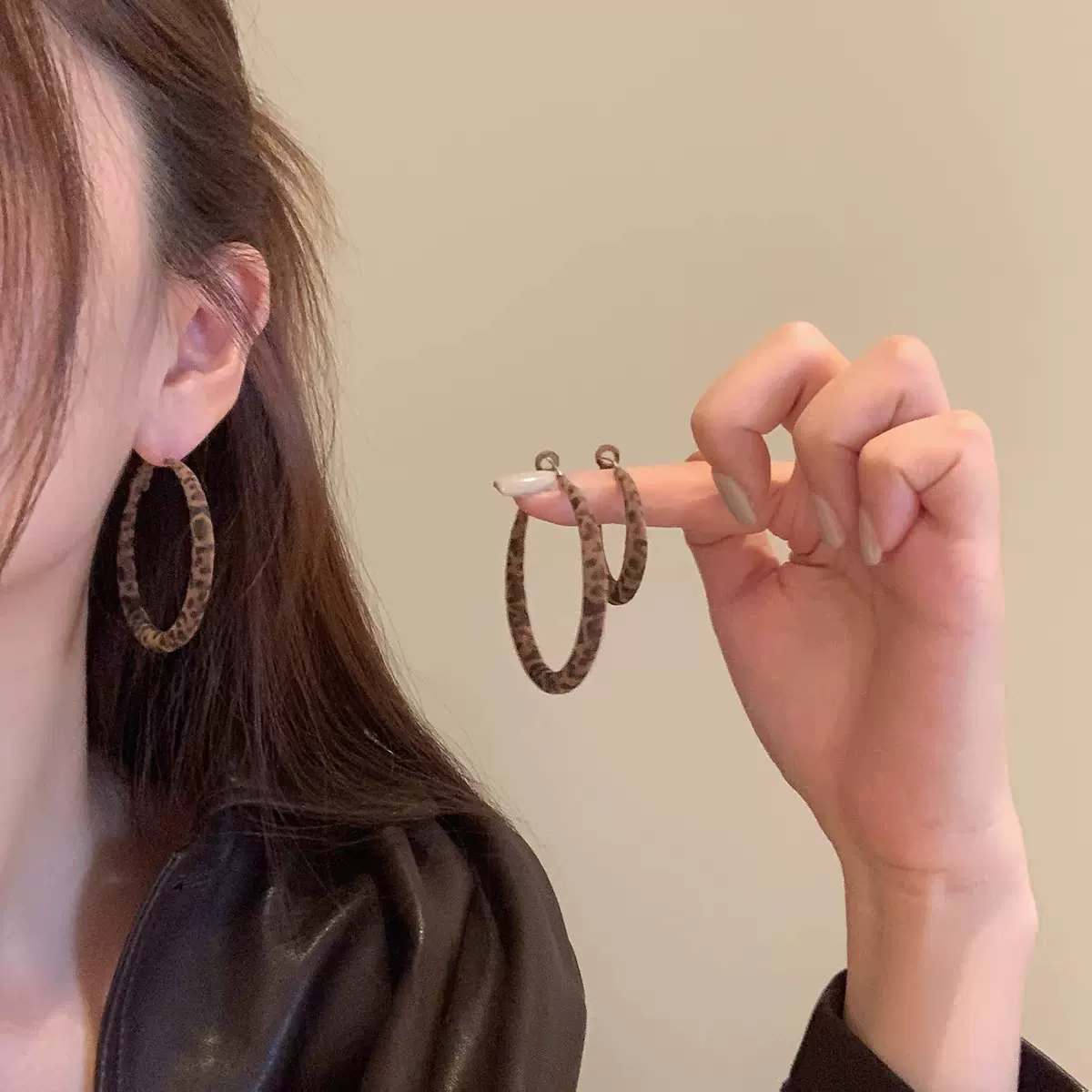 复古港风豹纹丝绒圈圈耳环女高级感气质耳圈耳钉个性辣妹素圈耳饰