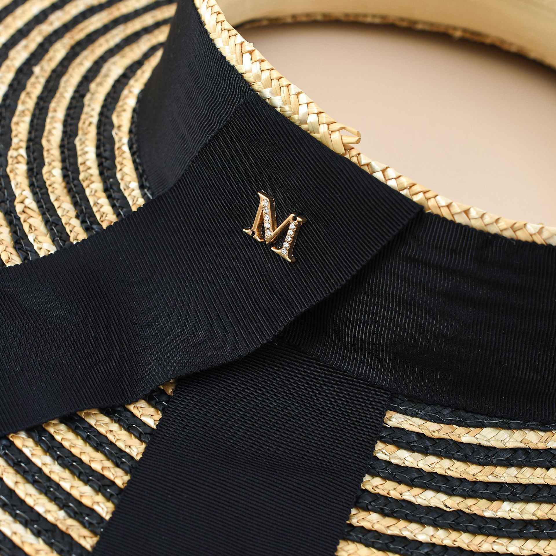 Estilo europeo y americano de las mujeres de verano francés retro hepburn elegante paja ala grande sombrero de paja superior vacío sombrero de playa de vacaciones a prueba de sol