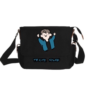 ����Үϣ��ͬ�����Troye Sivan��߅�ЌW���μ��б�����Ů