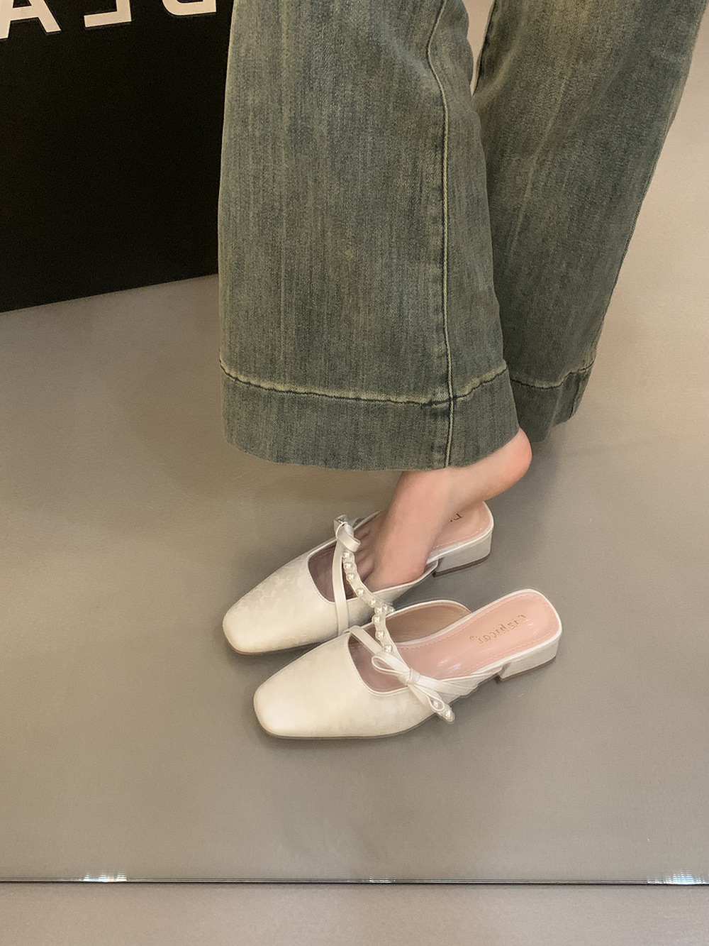 2025 New Summer Women's Closed-Toe Sandals Fashionable Versatile Daily Commute High-End Half Slippers Square Toe_vogvips.com