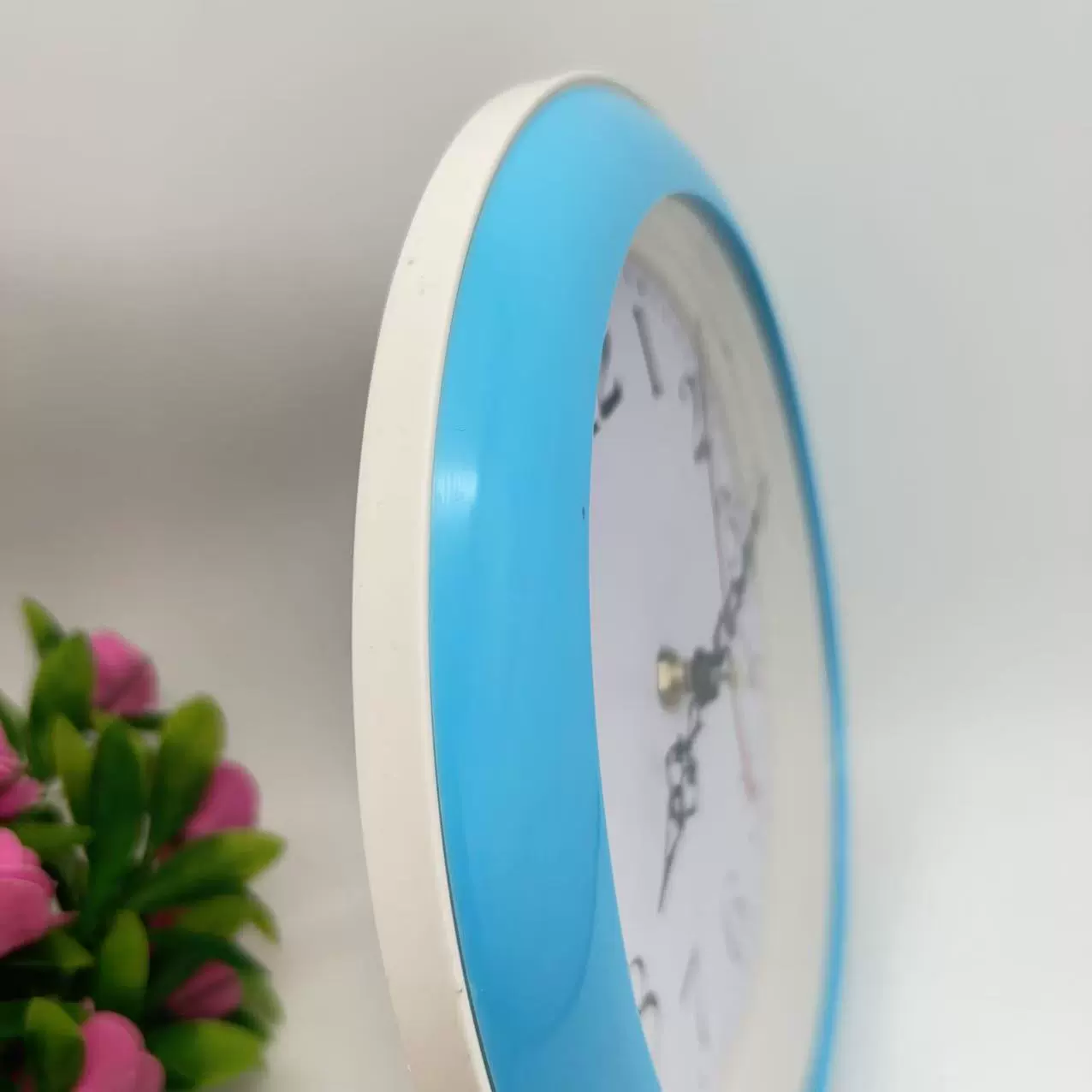 Plastic wall quartz watch, wholesale, simple and elegant design