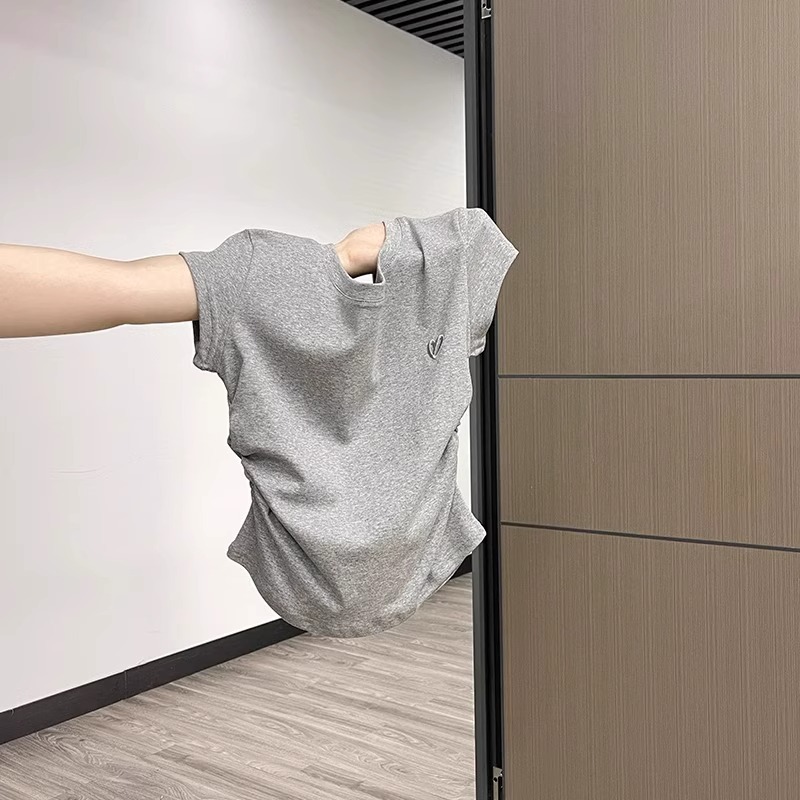 バーガンディ右肩半袖Tシャツ女性用2025新作夏デザインプリーツウエスト痩身ショートトップ|undefined
