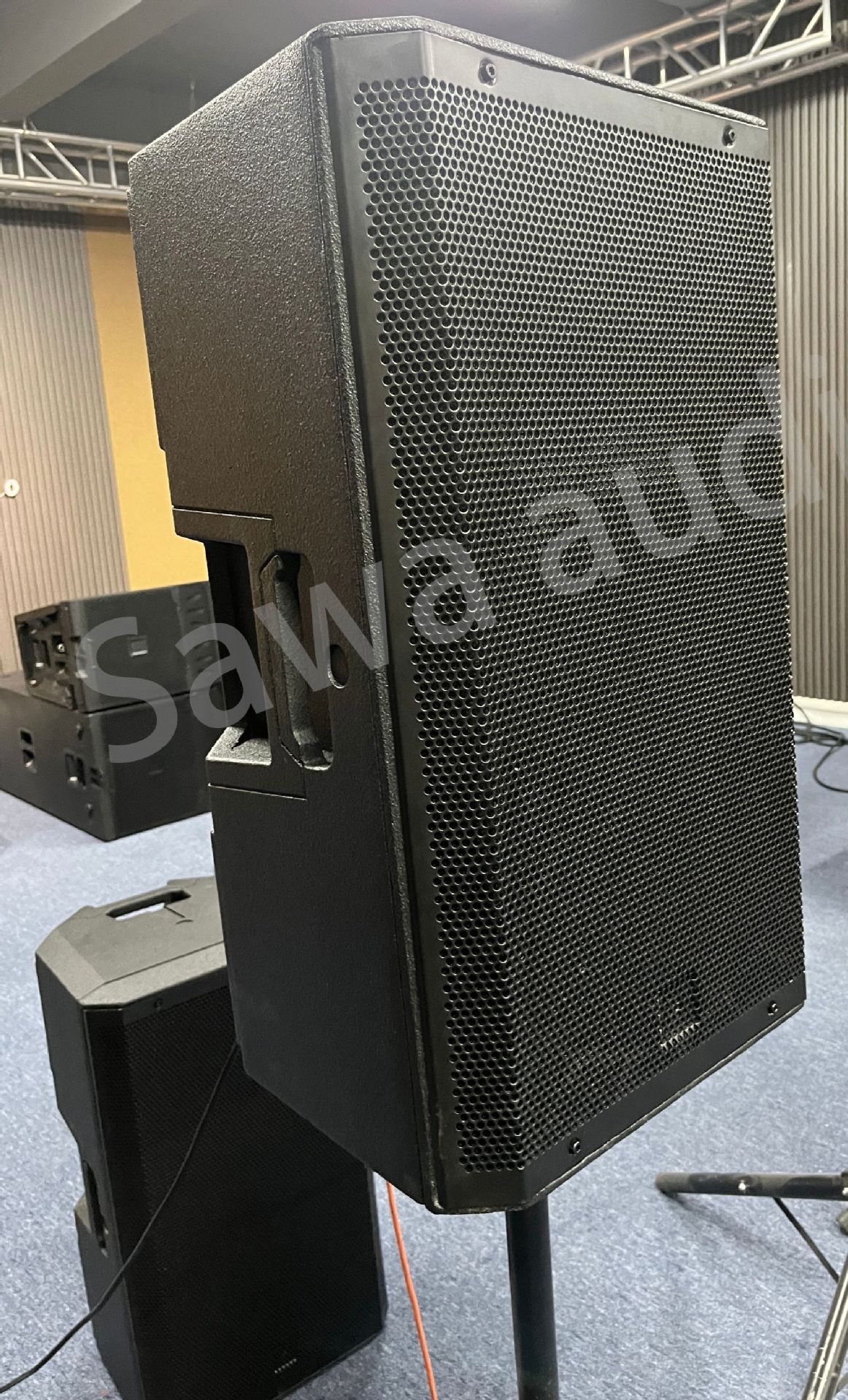 15 pulgadas de sonido de frecuencia completa al aire libre rendimiento profesional de alta potencia sonido profesional escenario sonido de matriz lineal