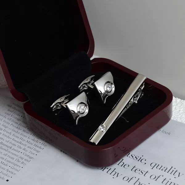 #42/Silver (Tie Clip + Cufflink)
