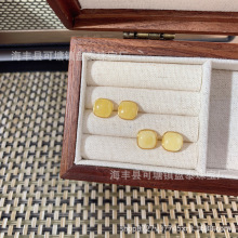 厂家批发 天然蜜蜡方糖方形耳钉小清新简约款 S925银镶嵌