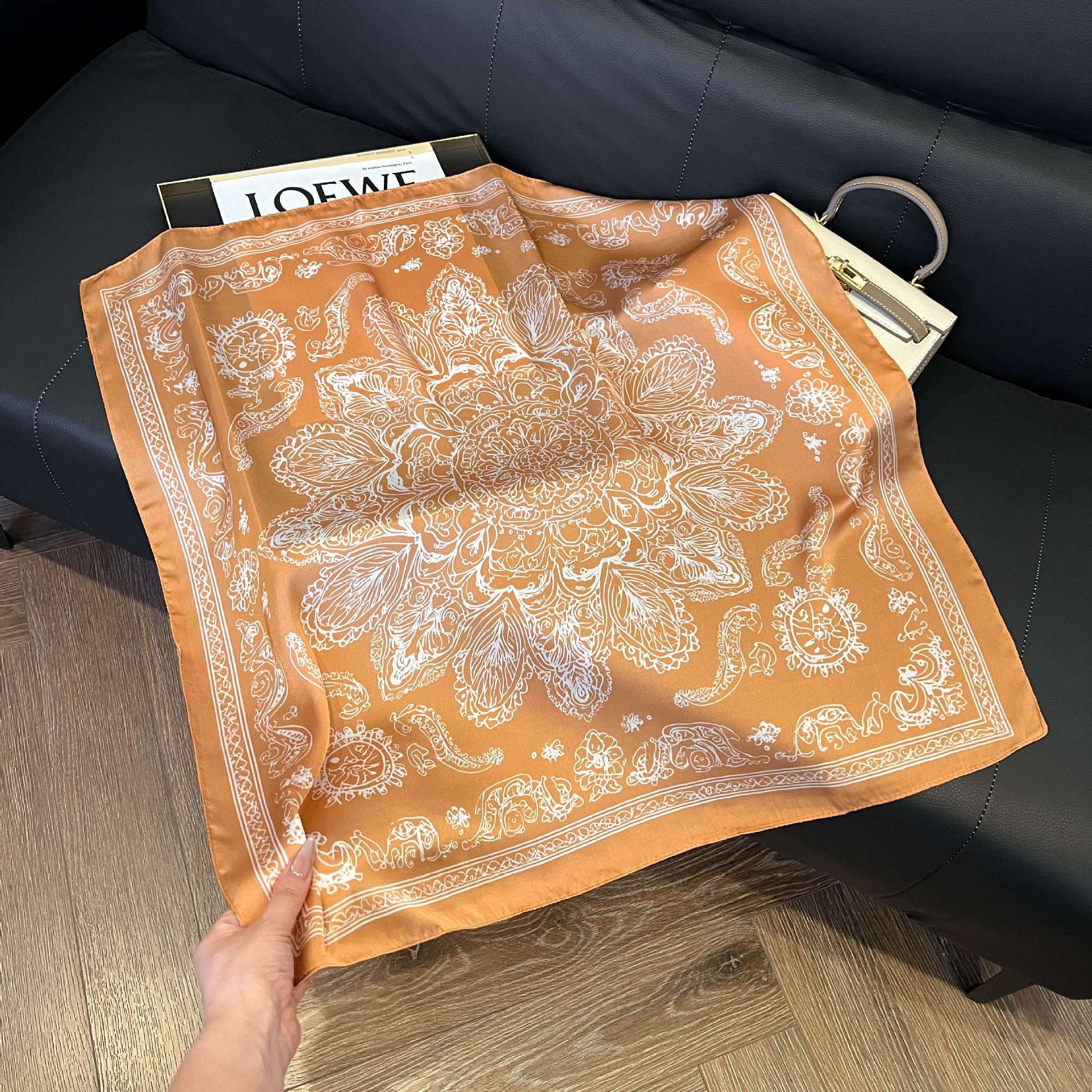 Transfronterizos nuevos bufandas de seda azul de alto nivel de seda cuadrada de simulación bufandas de moda de decoración de moda de combinación bolsa correa de pelo bufandas profesionales