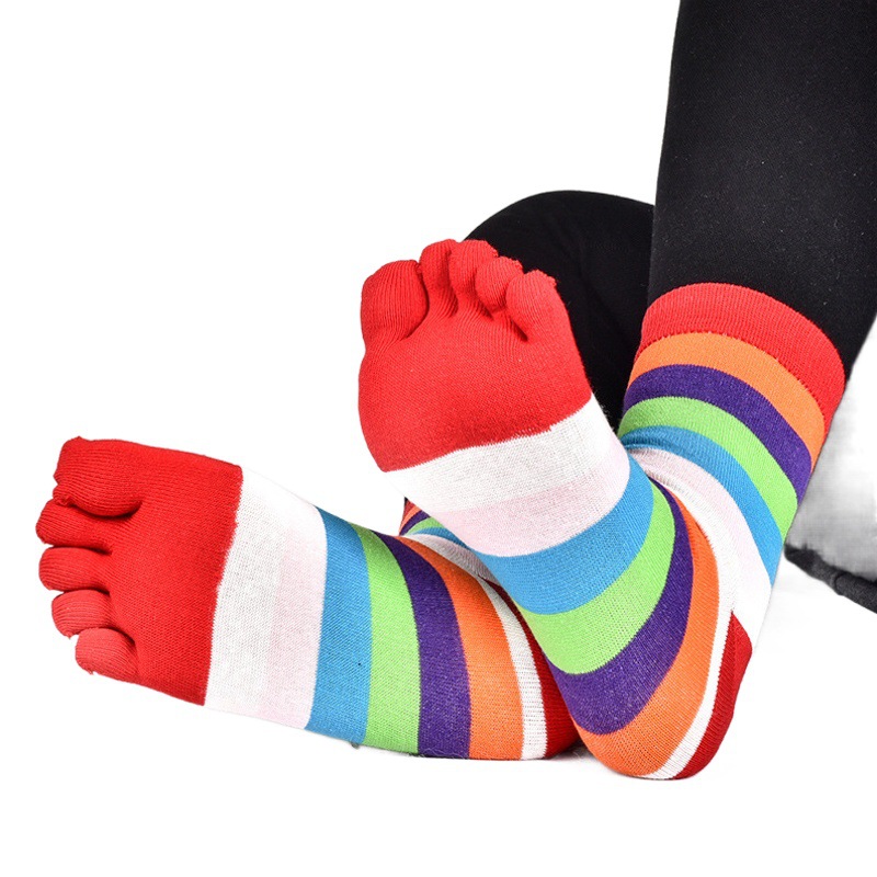 Calcetines de cinco dedos calcetines de algodón de rayas coloridas de mujer Calcetines de algodón peinado Four Seasons dulce medio grueso mediados de la pantorrilla calcetines transpirables absorbentes del dedo del pie calcetines del arco iris