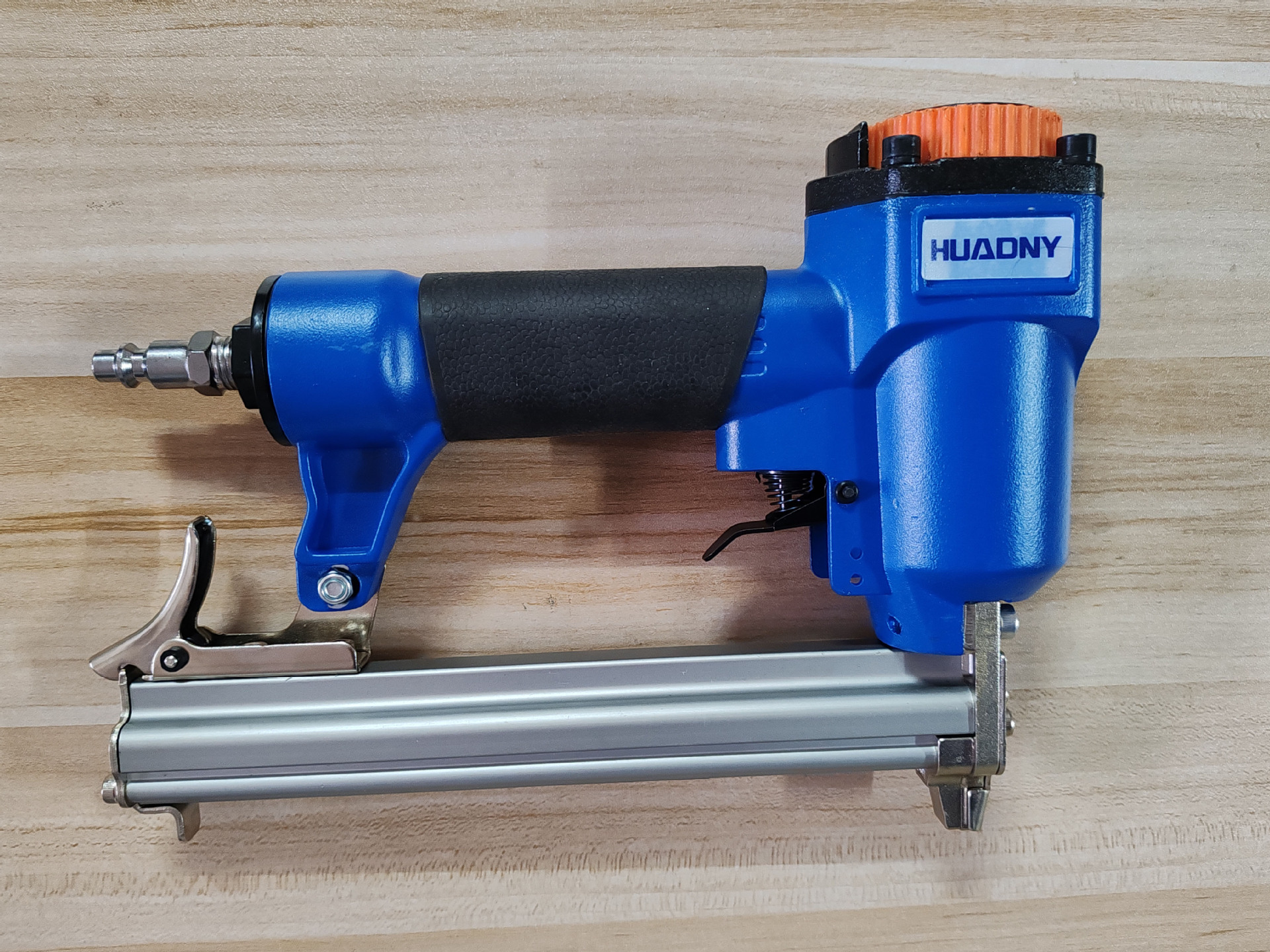 厂家直供木工用专业气动工具J422码钉枪用空压机工作码钉枪