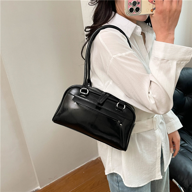 Bolso de axila de sentido avanzado de la moda coreana transfronteriza para mujer 2025 nuevo bolso de bolos de un solo hombro simple y versátil
