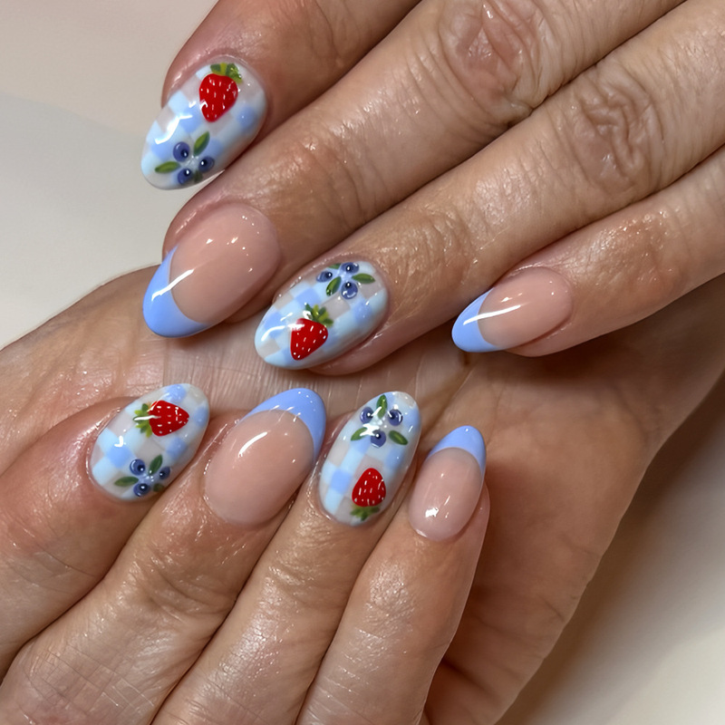 Spring and Summer New Water Drop Nails Blue Blueberry Fresh Style Nails Strawberry French Manicure 24 Pieces Detachable Fake Nails