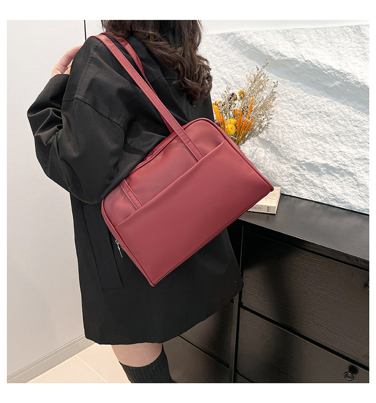 Koreli tarzı büyük kapasiteli tek omuz çantası kadın 2025 sonbahar yeni modeli retro koltuk altı çantası şık minimalist tote çanta