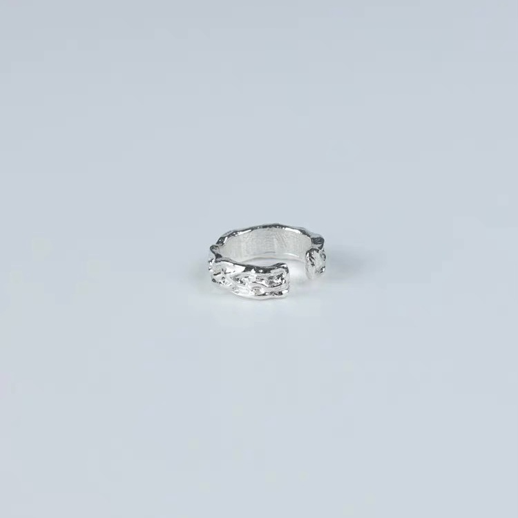 Ear cuff con texture irregolare per uomo e donna stile minimal_voghion.com