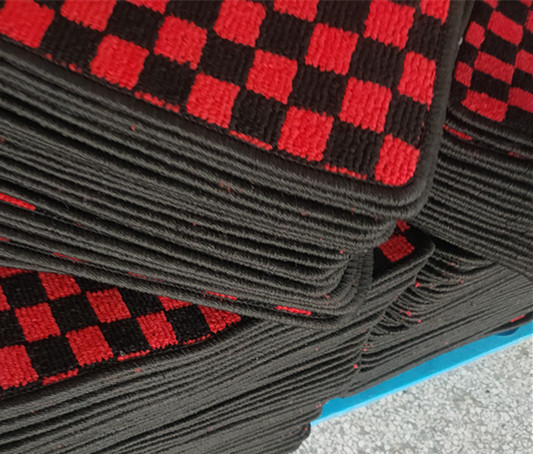Best-selling ethnic velvet checkerboard car floor mat set of five, universal, non-slip and wear-resistant