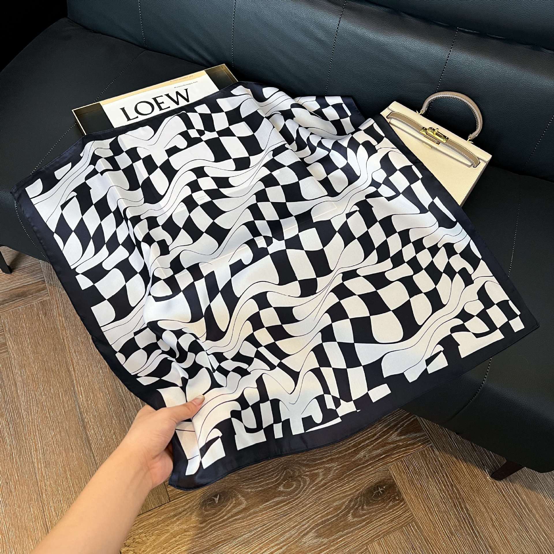 Transfronterizos nuevos bufandas de seda azul de alto nivel de seda cuadrada de simulación bufandas de moda de decoración de moda de combinación bolsa correa de pelo bufandas profesionales