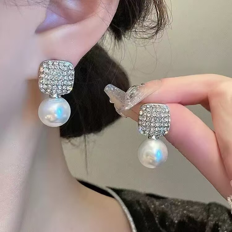 Elegant small design universal earrings pearl