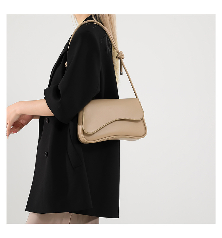 Underarm bag for women, new autumn 2024 fashion and niche design, single-shoulder crossbody bag, stylish and relaxed small square bag undefined