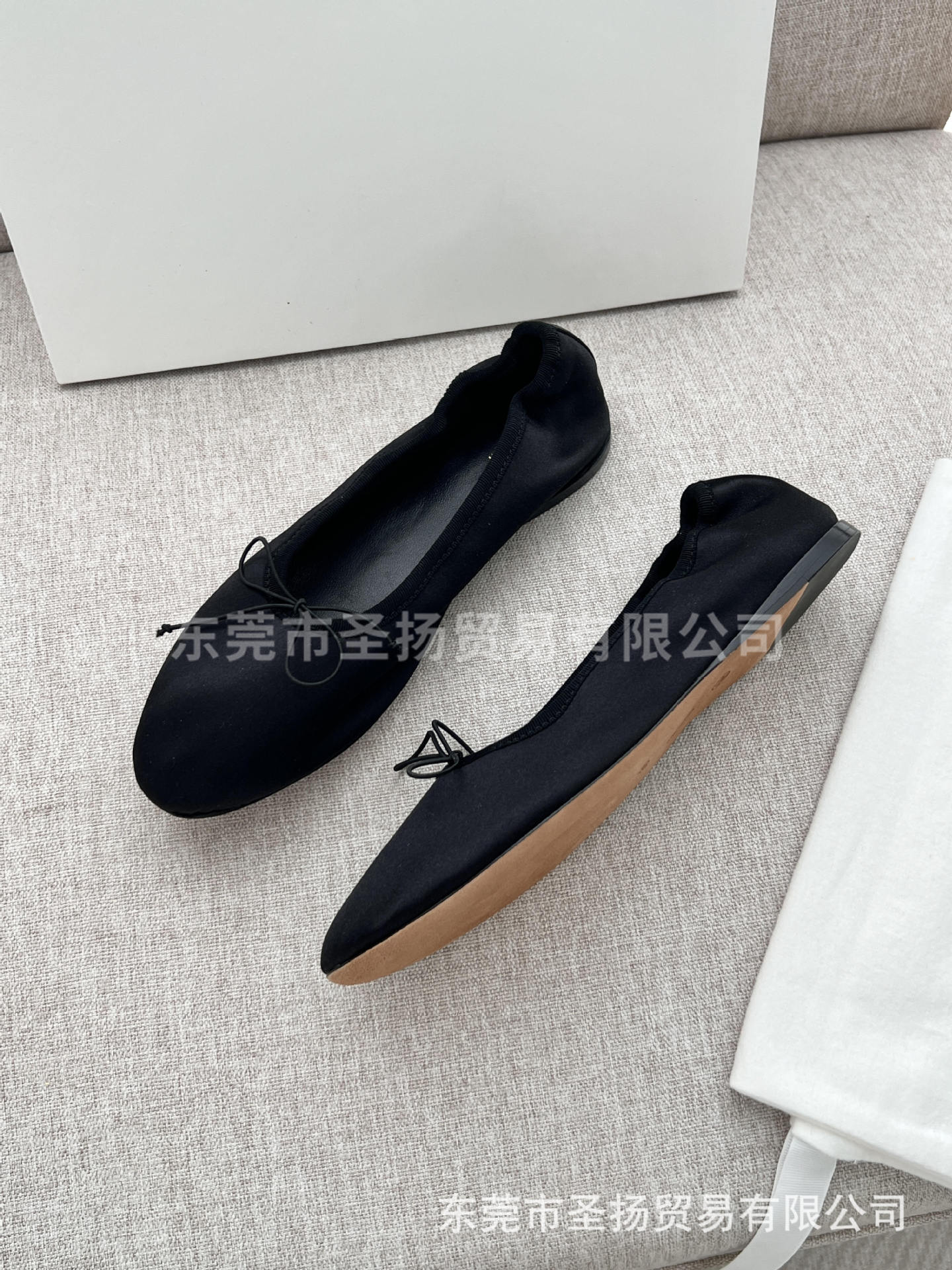 블랙 실크 모델