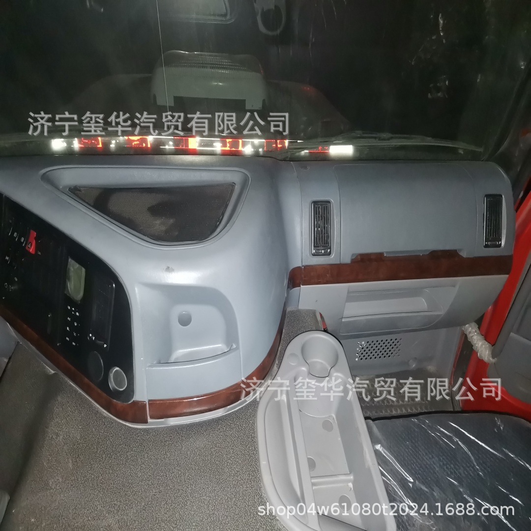 Long-Term Export of Howo Self-Loading Engineering Vehicles, 375-Horsepower Dump Trucks, and Eight-Wheel Dump Trucks for Transporting Soil and Gravel