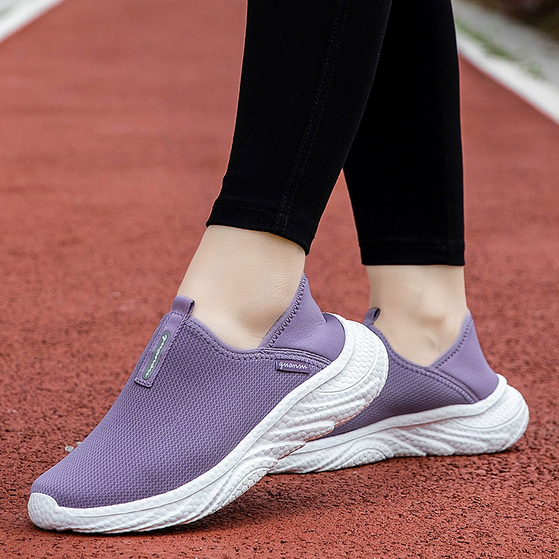 Новые летние туфли, двухместные дышащие туфли для пожилых людей, женские слипоны на мягкой подошве для мам, пара повседневных прогулочных туфель для мужчин.