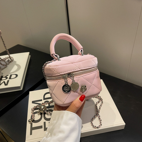 Hand-held small bag for women summer new diamond chain bag with texture and western style crossbody bag fashionable small square bag