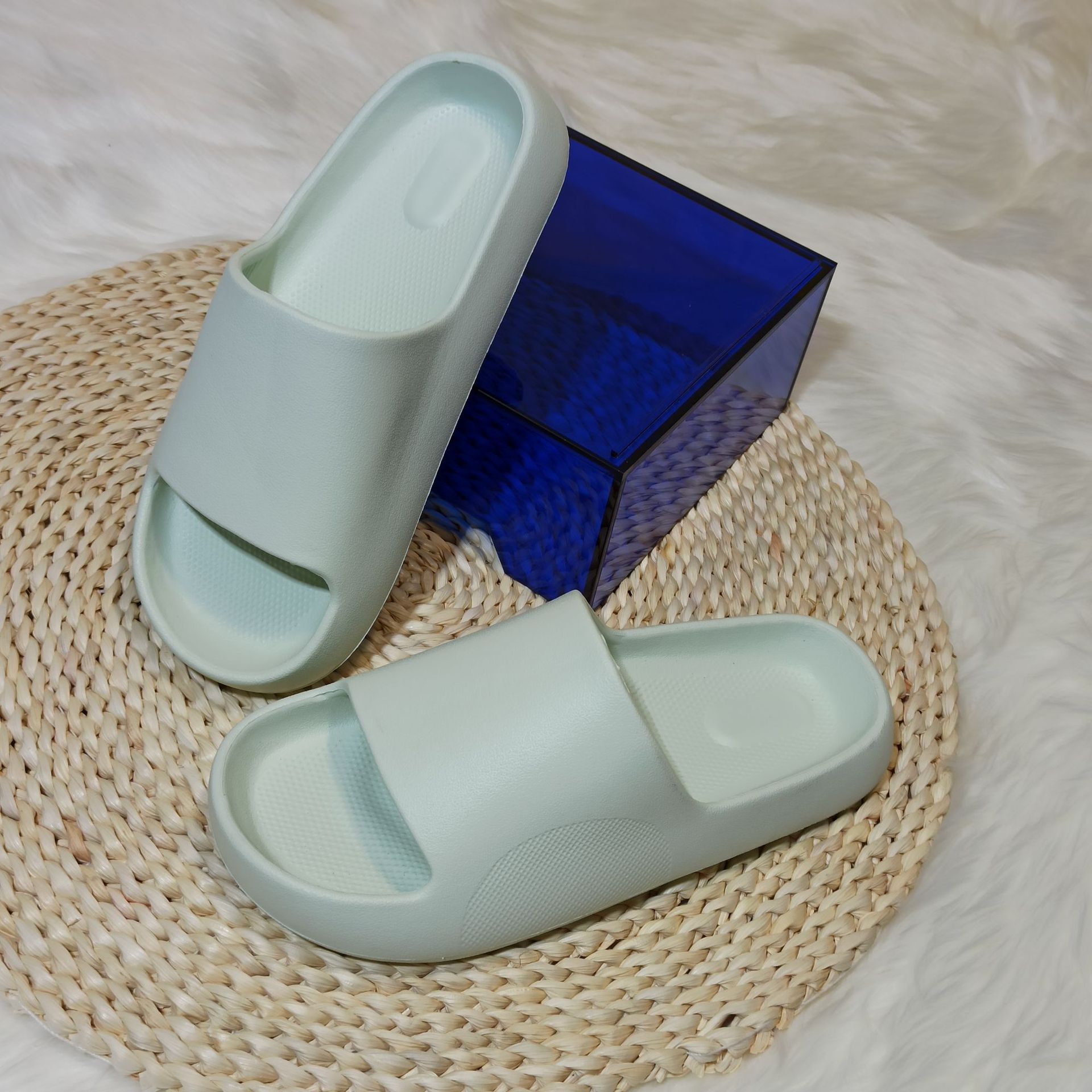 New Summer Couple EVA Home Anti slip Fashion Lightweight Trend Casual Thick Sole Feet Slippers_voghion.com