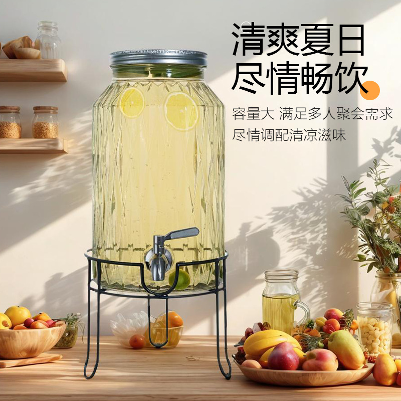 蛇口付きガラスビール樽、バーテンダー樽、ワインボトル、自家製飲料、フルーツティー樽、ジュース缶容器、コーラ樽|undefined