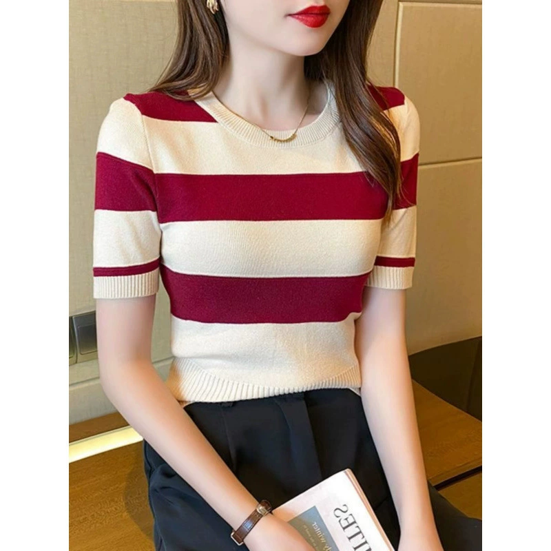 Fitted knitted summer short sweater, with short sleeve