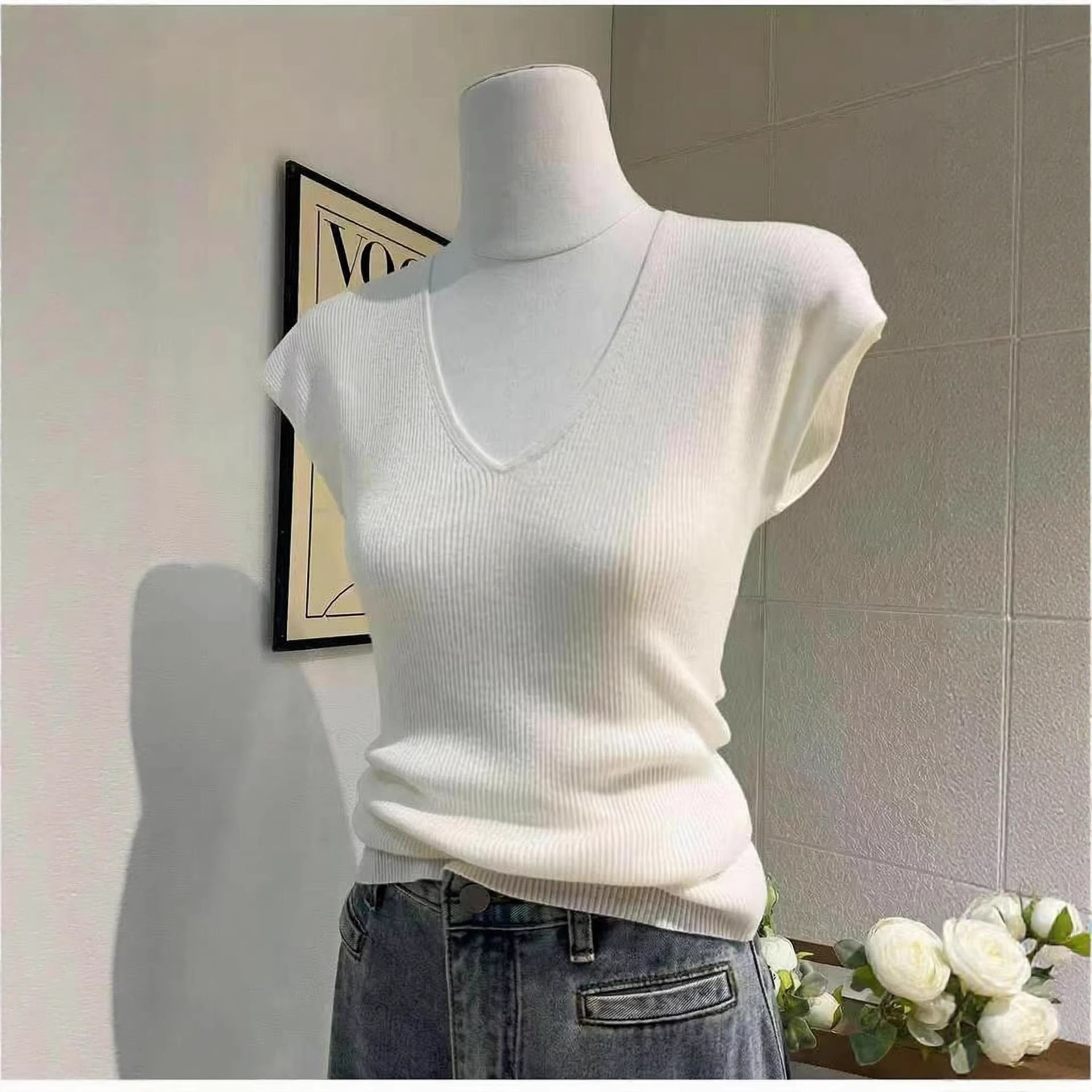 Andy Velvet Korean-Style V-Neck Sleeveless Knit Top for Women, Summer 2026 New Model, Unique and Stunning Slim-Fit Tank Top