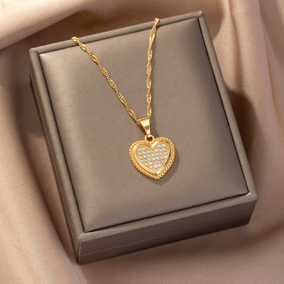 Luz lujosa atmósfera llena de diamante nicho de diseño de corazón de melocotón sensación de viento cadena de suéter coreano colgante de collar