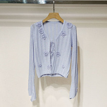 1件起批2025秋女装 V领镂空立体花朵系带长袖针织衫外披S250768