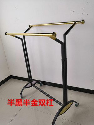 큰 둥근 관 평행 막대 검은 색과 금