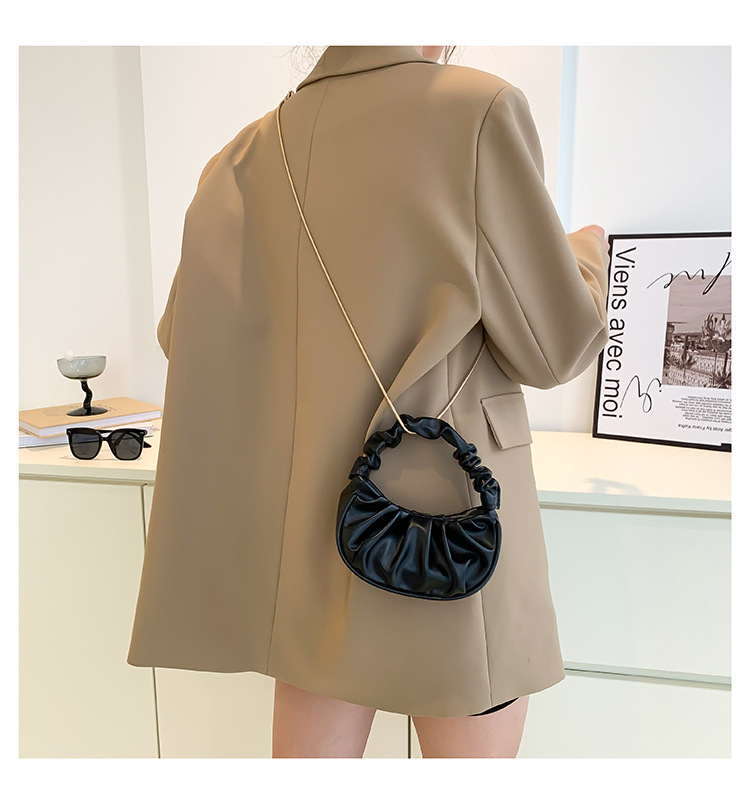 2024 Sommer Neue Trendy Internet Rot Vielseitig Eine Schulter Unterarm Modische Handheld Einfach Gefaltete Wolke Tasche_voghion.com