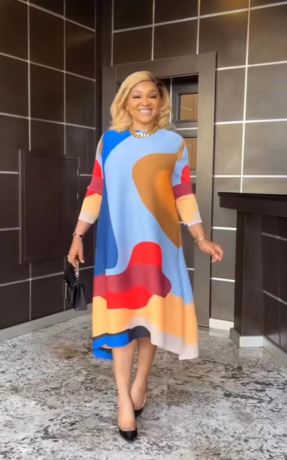 Robe ample à manches longues et col rond plissée pour femme_voghion.com