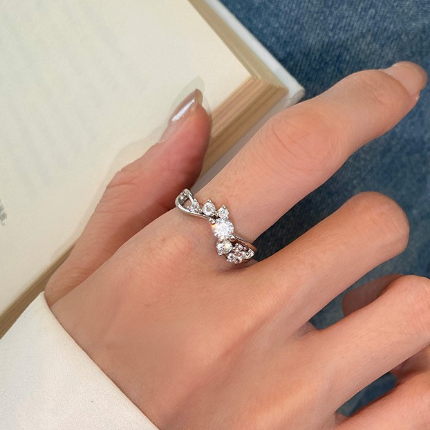 Glittrande ring för kvinnor designerring elegant smycke_voghion.com