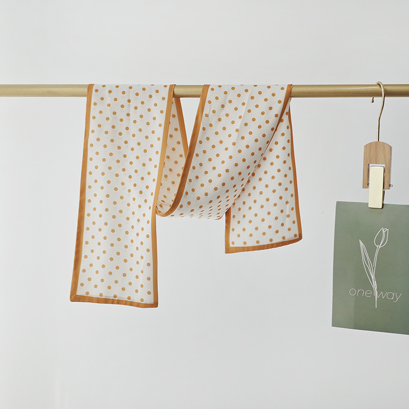 2025 primavera y verano nuevo diseño de bufandas de seda larga temperamento universal bufandas de correa roja en línea