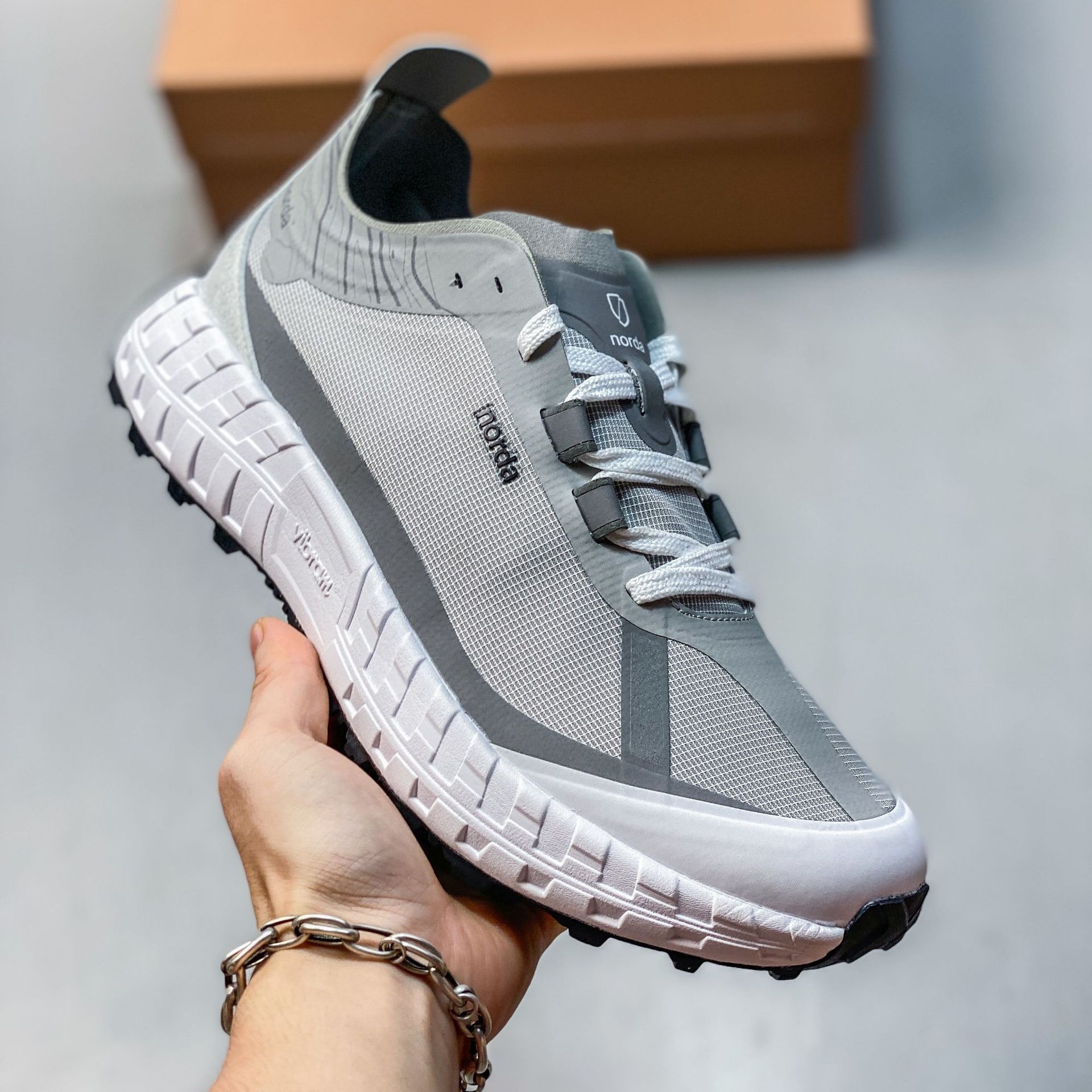 Comercio exterior de alta versión zapatillas de corrida de malla de campo NORDA NODA 001 zapatillas de nicho casual